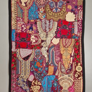 Vintage sari wall hanging 100x150cm. Indian home deco.