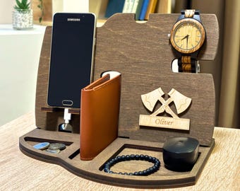 Personalisierte Holz Dockingstation, Nachttisch Organizer für Telefon, Brieftasche, Uhr, graviertes Geschenk für Männer