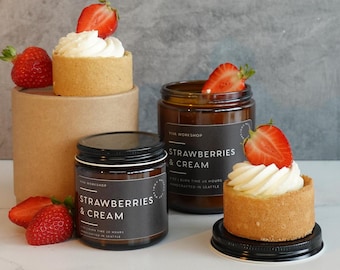 Summer Candle Birthday Gift for Friend, Strawberries & Cream Eco-Friendly Soy Wax Candle, Modern Candle Gift for Her, Fruity Scented Candles