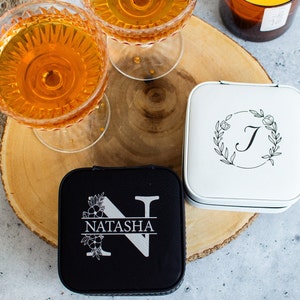 Stylish and practical leather jewelry box, perfect for Mother's Day, 3rd anniversary gifts, and bridesmaid proposals.