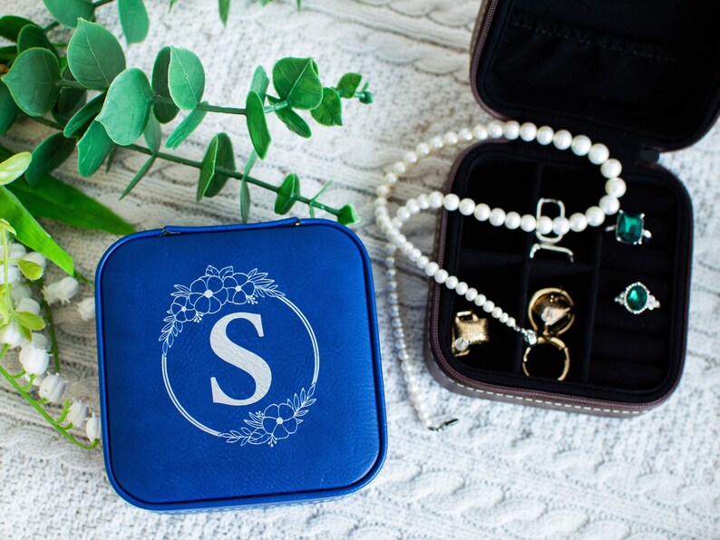 Custom Jewelry Box | Personalized Leather Jewelry Box, Small Earring Organizer, Wedding Gift for Bride, Bridesmaid Gift, Christmas Gifts bild 7
