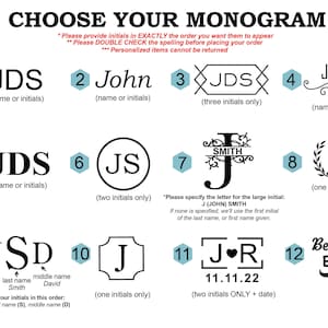 Peut inclure: Une image pr&eacute;sentant 12 options de monogrammes. Le texte "CHOOSE YOUR MONOGRAM" est en haut. Chaque option comprend des initiales ou des noms, avec des exemples comme "JDS", "John" et "Best Dad EVER". Des instructions sont &eacute;galement incluses.