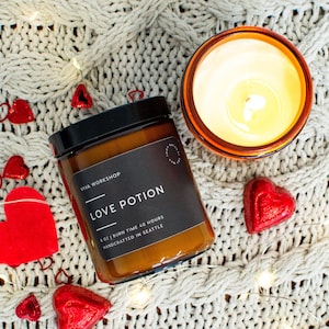 Romantic Love Candle for Valentine&#39;s Day - Amber Scented Candles for Him or Her - Valentine&#39;s Candle Gift