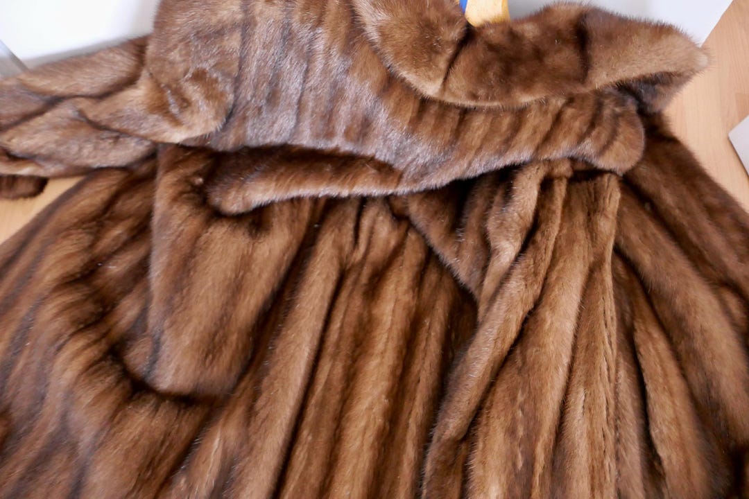 Manteau De Fourrure Marron En Vison - Taille 40-42, Occasion En Très Bon état, Style Classique Femme