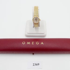 1960s Elegant OMEGA 7173 yellow gold ladies watch 750 18K original case Ø 17 mm Cal. 484