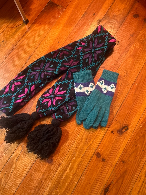 90s Knit Snowflake Design Scarf and Glove Set