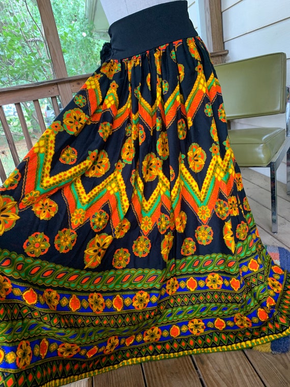 Vintage 70s Chevron and Floral Maxi Skirt Small-M… - image 2