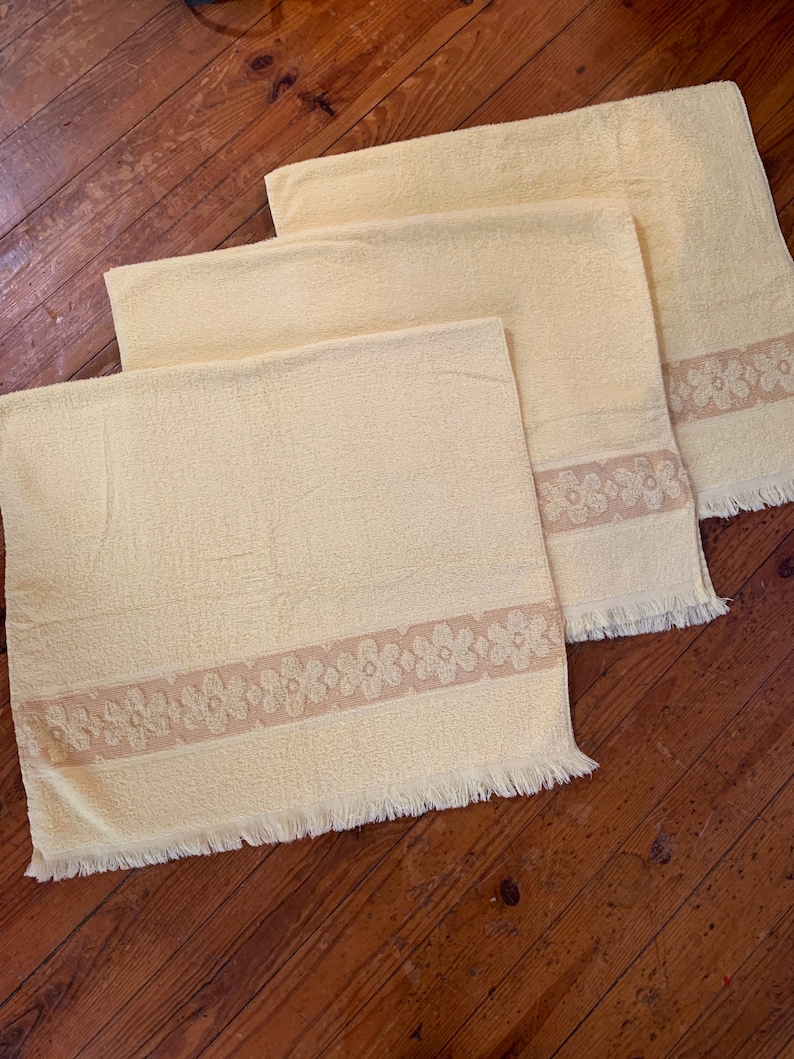 Vintage 70s Sears Butter Yellow Floral Bath Towels Set of Three 38x22