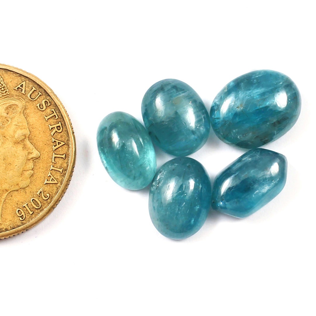 13.75Cts. Cabochon coussin en cyanite bleue naturelle de qualité