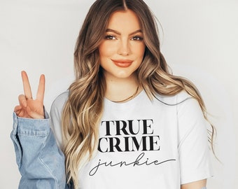 True Crime Junkie Tee / Funny Mom Tee / Crime Show Tee / Mom Gift / Varios colores de impresión