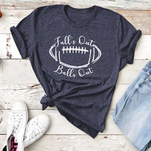 Da queda das bolas para fora T do futebol da queda Camiseta de &lt;br&gt; Entrega Rápida? Camiseta esportiva | T da mamã do futebol | T dos esportes da queda | Várias cores de impressão