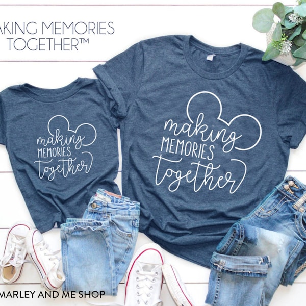 Camiseta con orejas "Making Memories Together®" / "Mamá y yo" / "Vacaciones familiares" / Varios colores de estampados / Cada camiseta se vende por separado