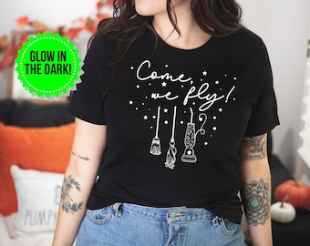 Hexe T-Shirt | Come, We Fly Shirt | Hexen Besenstiel Tee | Witch Sisters T-Shirt | Im Dunkeln leuchtendes Halloween Shirt | Mama und ich Tee