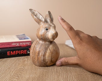 ウサギの木彫り 6インチ / 15 cm、ウサギの置物、ウサギの彫刻、動物の