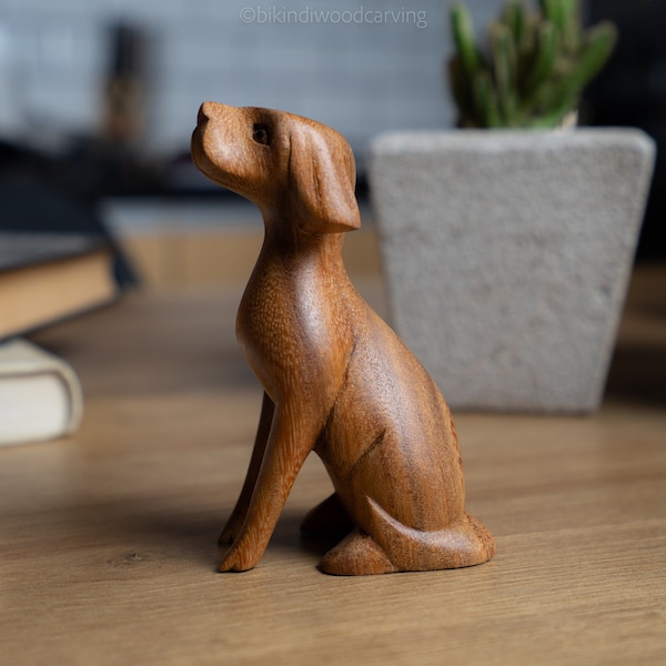 Cane seduto 4 pollici / 10 cm, statua in legno, scultura in legno, statuetta, decorazione per la casa, ornamento, regalo di compleanno, fatto a mano, regalo per bambini, statua del cane