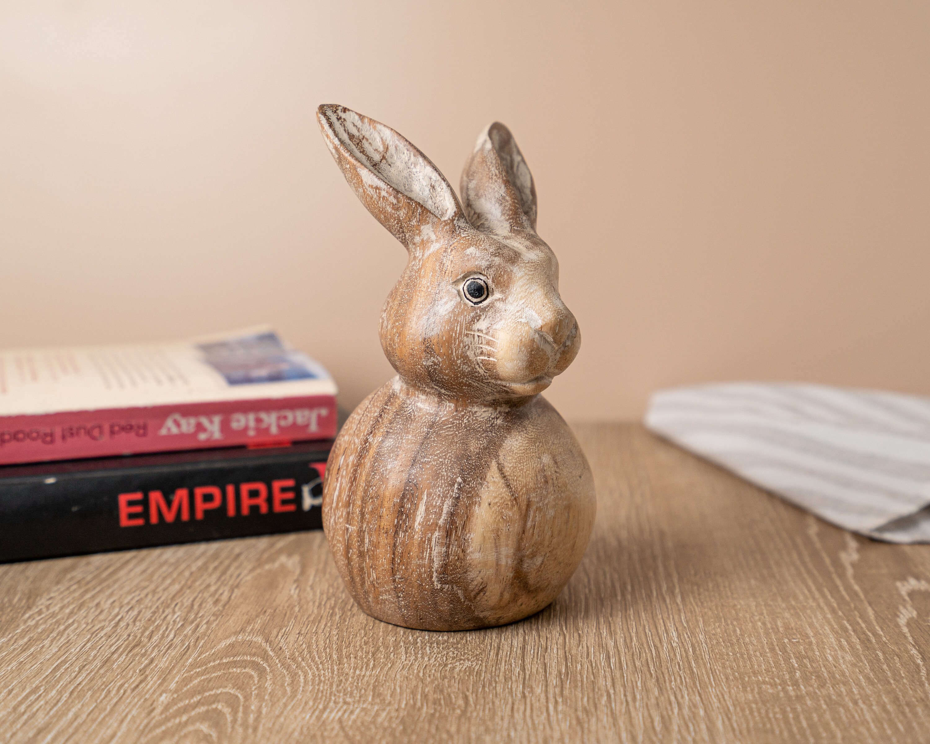 ウサギの木彫り 6インチ / 15 cm、ウサギの置物、ウサギの彫刻、動物の