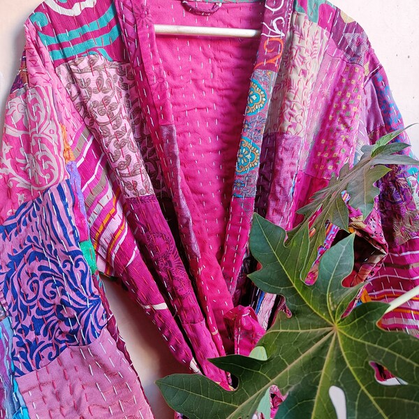 Vintage Silk kantha Kimono Robes amant de robes de chambre recyclées Femme Patchwork Robe pour elle, kimonos en soie, cadeau pour elle