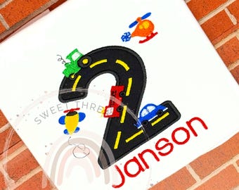 Camiseta de cumpleaños personalizada para niño con temática de transporte: avión, coche y helicóptero.