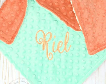 Manta de bebé personalizada de Minky / Nombre bordado, colores personalizados
