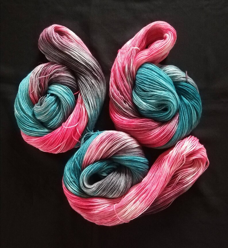 Maulbeerseide Stickgarn Handgefärbt - 4 Spulen à 22 Meter Für Handstickerei