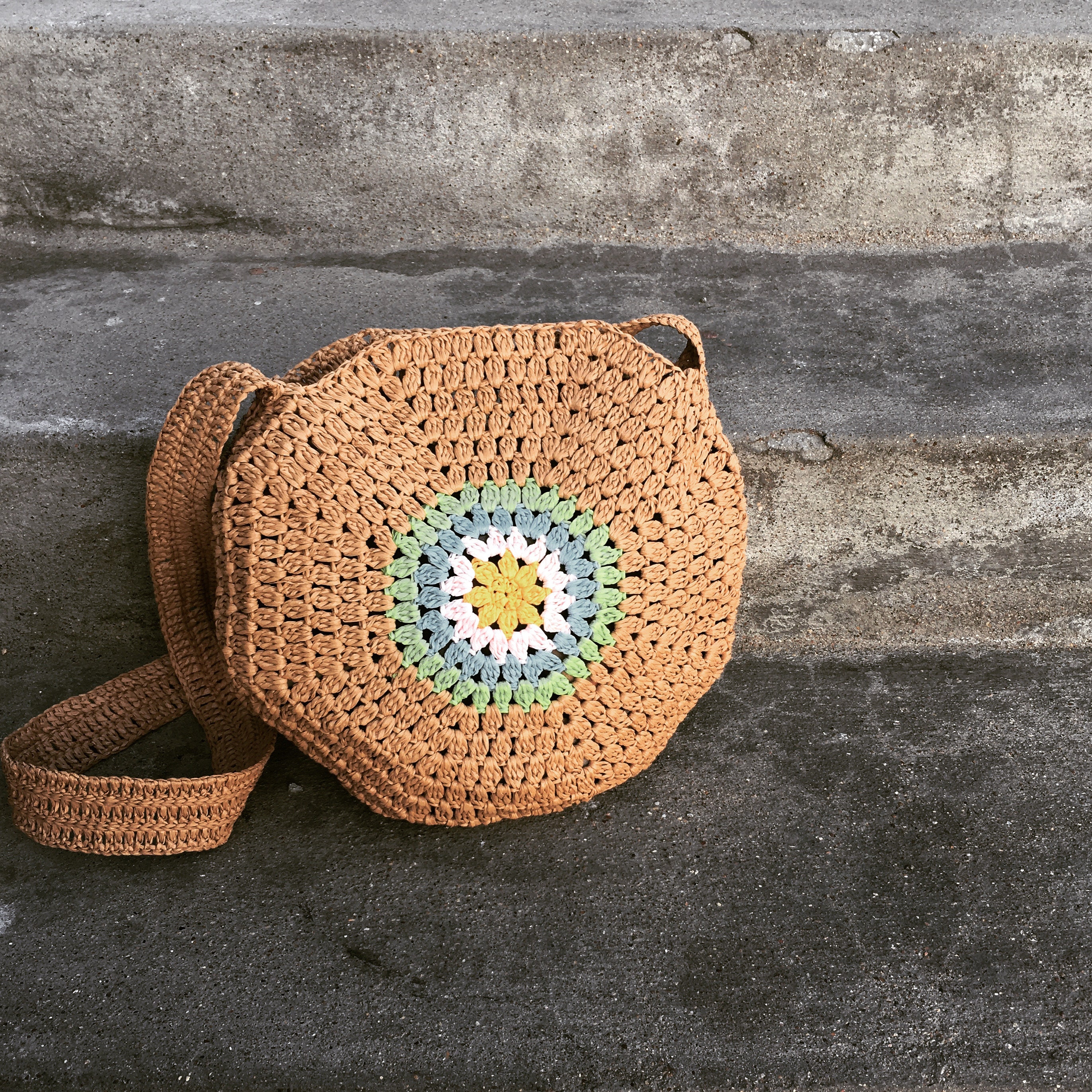 Here's a unique little crochet circle purse design for you guys. It works  best with t shirt yarn,… | Crochet handbags patterns, Crochet circles, Crochet  bag pattern