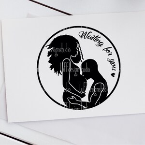 May include: Black and white silhouette of a pregnant woman and a man embracing in a circle with the text "Waiting for you" and a heart.