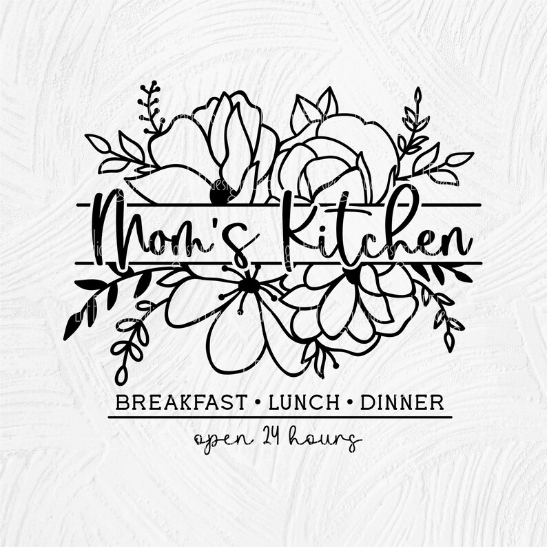 Puede incluir: Ilustraci&oacute;n en blanco y negro de flores con el texto "Mom's Kitchen" en una pancarta. El texto "Breakfast, Lunch, Dinner" y "open 24 hours" est&aacute; debajo de la pancarta.