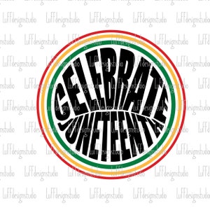 K&ouml;nnte beinhalten: Ein schwarzer Kreis mit den Worten "Celebrate Juneteenth" in einer stilisierten Schriftart. Der Kreis ist von drei konzentrischen Ringen in Rot, Gelb und Gr&uuml;n umgeben.