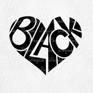 Puede incluir: Gr&aacute;fico negro en forma de coraz&oacute;n con la palabra "BLACK" en su interior. La palabra est&aacute; escrita en una fuente sans-serif en negrita y se ajusta al contorno del coraz&oacute;n. Fondo blanco. Dise&ntilde;o digital.