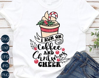 Ich lebe von Kaffee und Weihnachtsstimmung (SVG), Lustiges Weihnachts-PNG, Weihnachtsstimmung (SVG), Beliebte Dateien für Cricut, Sublimationsdesigns zum Download