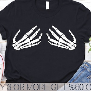 Skeletthänder SVG, rolig Halloween SVG, bröst SVG, vuxen, sarkastisk, skjorta, png, svg-filer för Cricut, sublimeringsdesigner för nedladdningar