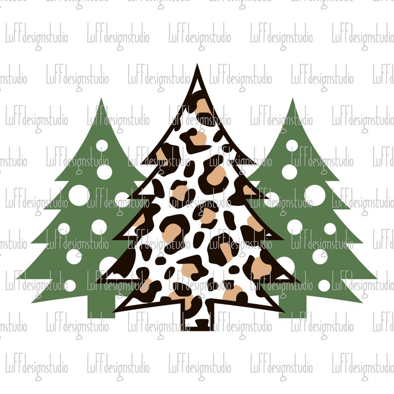 K&ouml;nnte beinhalten: Drei Weihnachtsbaum-Designs. Zwei gr&uuml;ne B&auml;ume mit wei&szlig;en Kugeln flankieren einen zentralen Baum mit einem Leopardenmuster in Braun, Beige und Schwarz. Die B&auml;ume sind schwarz umrandet. Der Hintergrund ist wei&szlig;.
