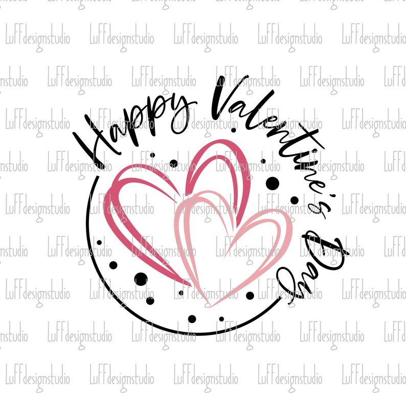Puede incluir: Un c&iacute;rculo blanco y negro con el texto "Happy Valentine's Day" en una fuente manuscrita. Dos corazones rosas se superponen en el centro del c&iacute;rculo.