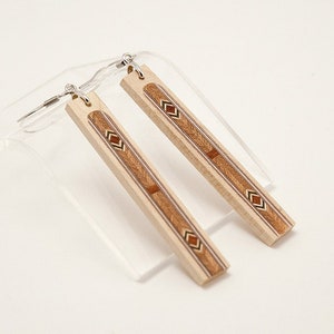 Akeda. Pendientes de Madera de Arce, en Forma Rectángulo con cuentas de madera Patrón Geométrico de Marquetería de Madera. A161-1