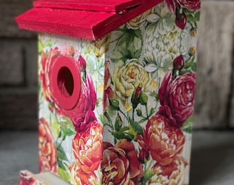 Birdhouse( bottom drawer opens for cleaning): Rose Garden