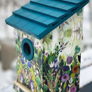 Birdhouse with Wildflowers, Bottom Opens