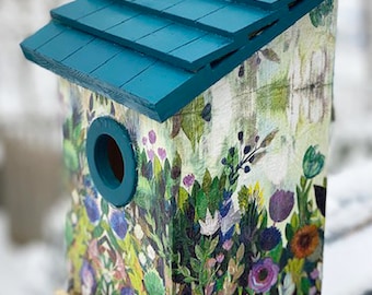 Birdhouse with Wildflowers, Bottom Opens