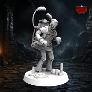 Peut inclure: Figurine en niveaux de gris d'un personnage de "Dungeon World". La figurine porte des lunettes, une veste et un pantalon, et porte un sac à dos avec de l'équipement attaché. La figurine tient un petit récipient dans une main. La base comporte plusieurs petits objets cylindriques.