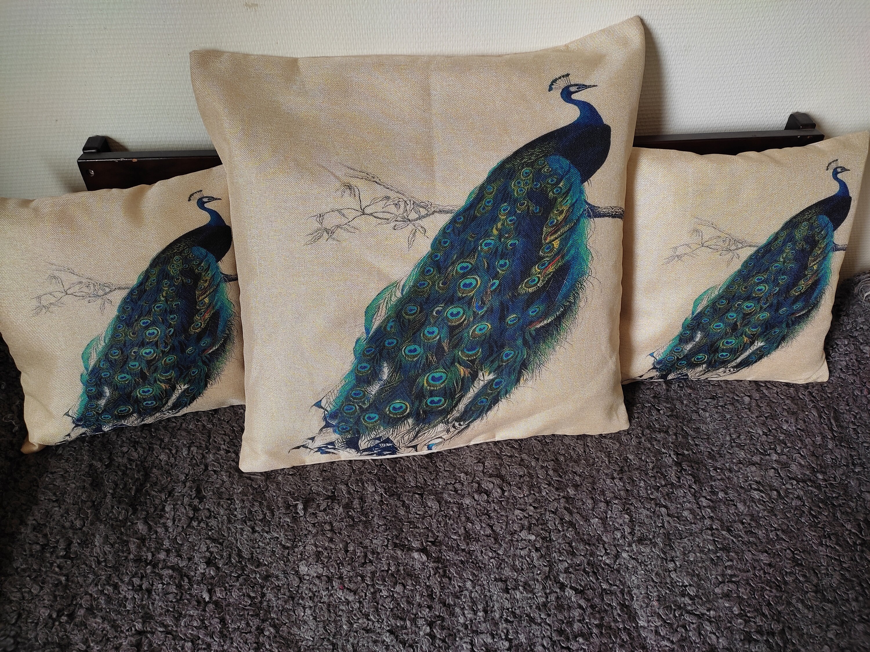 Housse de Coussin Paon Bleu Fond Beige