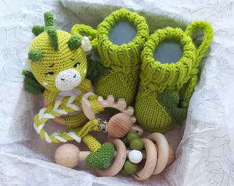 Dragon baby gift set Pregnancy gift box Newborn gift basket Crochet Dragon baby toy & booties New mom gift Green Baby shower gift set