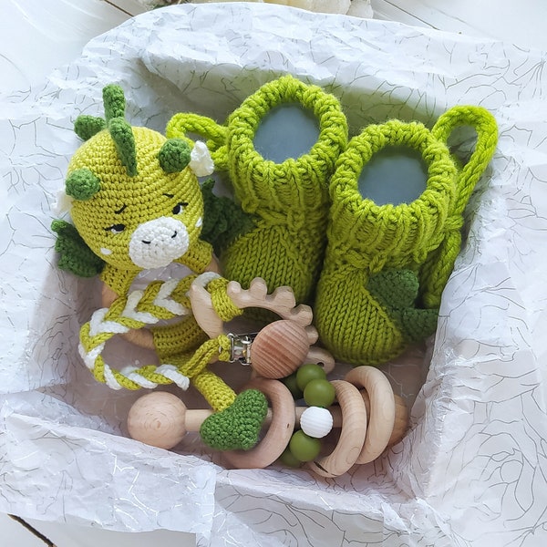 Dragon baby gift set Pregnancy gift box Newborn gift basket Crochet Dragon baby rattle toy & booties New mom gift Green Baby shower gift set