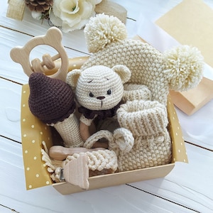 Bear baby gift set Woodland baby shower gift basket for newborn Gender Neutral baby gift box for new mom Crochet Handmade Welcome baby gift