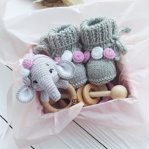 Baby-Geschenk für Mädchen Einzigartige Baby-Geschenk-Box Baby-Geschenkkorb Baby-Geschenkkorb Elefant Rassel & Booties Set Personalisierte Neugeborenen-Baby-Geschenk