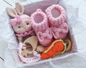 Regalo de Pascua para bebé niña con juguete de conejito y conjunto de patucos, juguete de zanahoria de ganchillo, rellenos para cesta de Pascua para niña, caja de regalo de Pascua para recién nacida