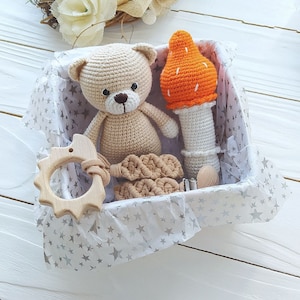Bear baby shower gift set, Gender neutral baby gift box, Congratulations pregnancy gift, Baby congratulations gift basket