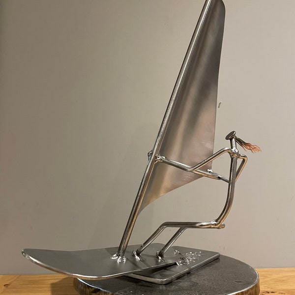 Windsurfer, windsurf, scultura in metallo, windsurfista, surfista, arte del windsurf saldata, regalo windsurfista, surfista del vento