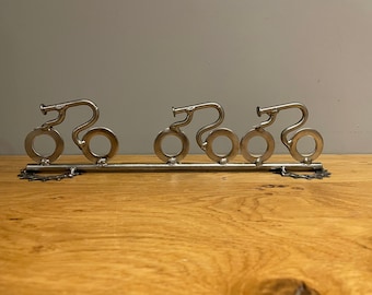 Escultura metálica de carrera ciclista, arte ciclista de acero reciclado. Regalo ciclista.