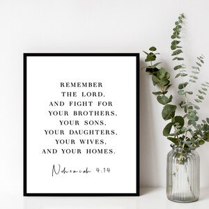 Puede incluir: Arte de pared imprimible en blanco y negro con una cita de la Biblia, Nehem&iacute;as 4:14, "Recuerda al Se&ntilde;or y lucha por tus hermanos, tus hijos, tus hijas, tus esposas y tus hogares."