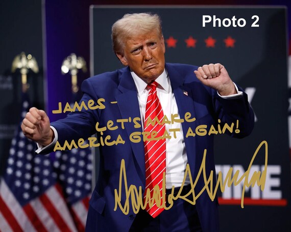 DONALD TRUMP SIGNING A MEMORANDUM IN THE OVAL OFFICE - 8X10 PHOTO (BT356 - Foto 3