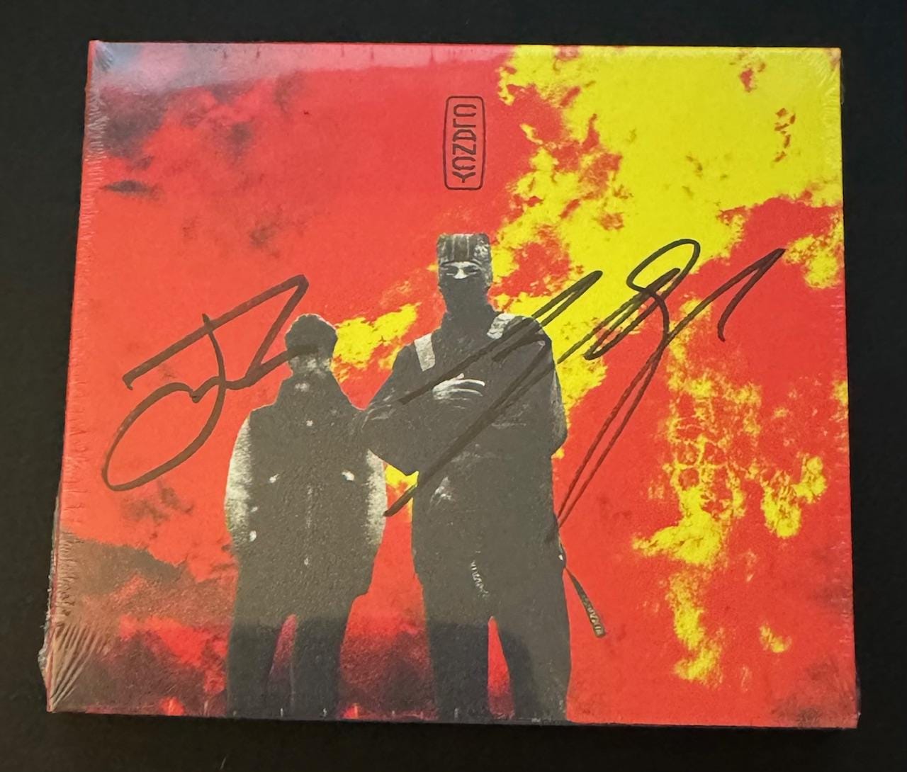 トゥエンティ・ワン・パイロット直筆サイン入り超大型写真…アメリカロックバンド トゥエンティ・ワン・パイロット直筆サイン入り超大型写真…アメリカ